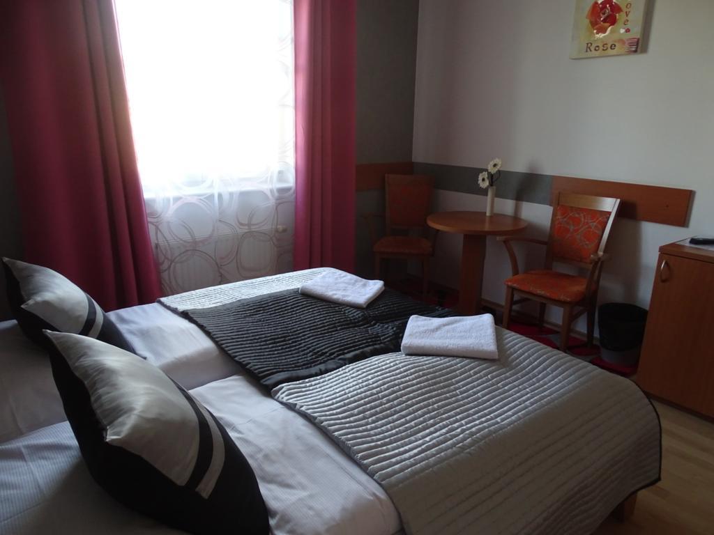 Hotel Rose Břeclav Exterior foto