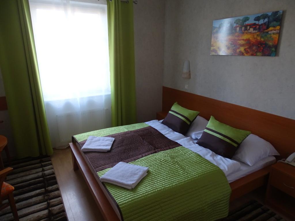 Hotel Rose Břeclav Exterior foto