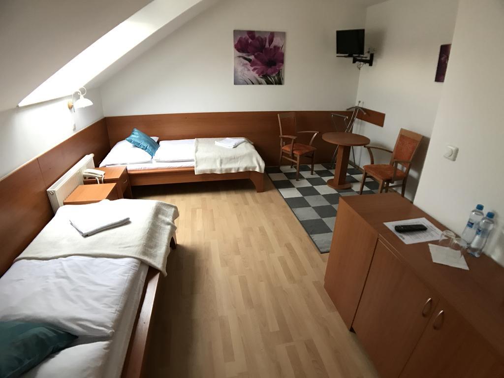 Hotel Rose Břeclav Exterior foto
